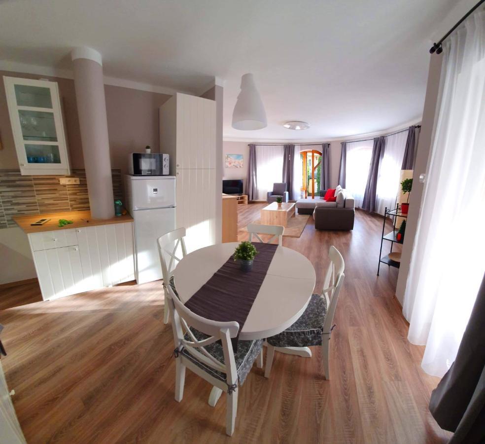 Pannonia Apartman 艾斯特根 外观 照片