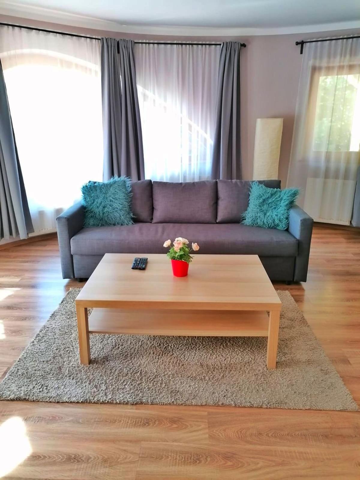 Pannonia Apartman 艾斯特根 外观 照片
